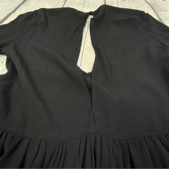 KIMCHI BLUE | URBAN OUTFITTERS black flowy v-neck peplum top, size XS - Picture 6 of 12